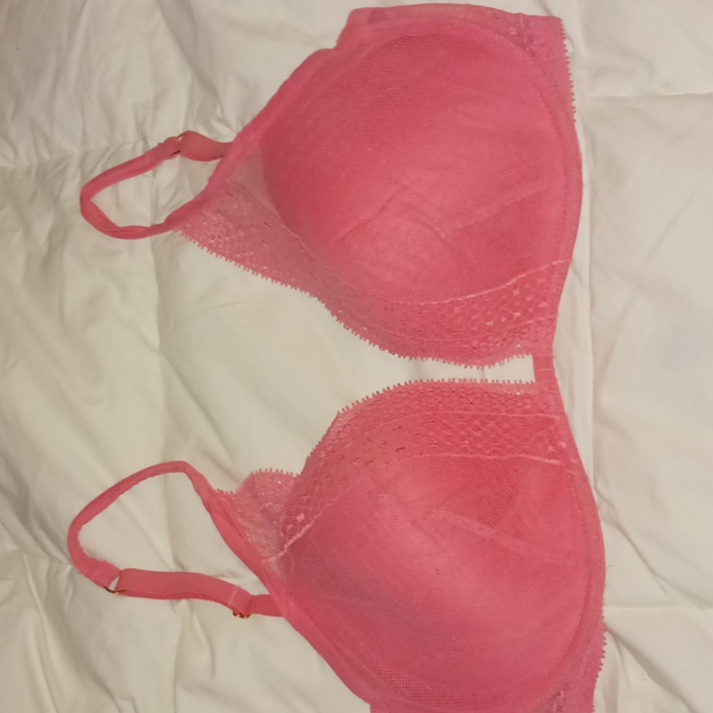 VICTORIA'S SECRET lightly padded 34F bra